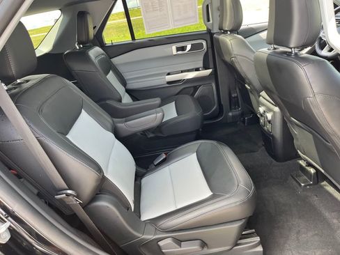 Used 2022 Ford Explorer XLT w/ Equipment Group 202A image 19