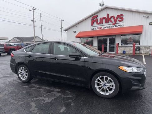 Used 2020 Ford Fusion SE image 1