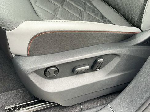 New 2025 Volkswagen Atlas Peak Edition SE image 28