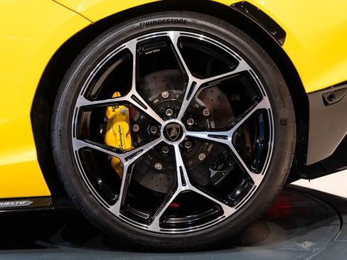 Used 2026 Lamborghini Revuelto AWD/4WD image 13