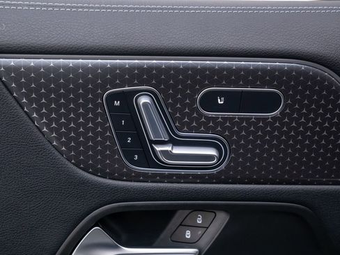 Certified 2025 Mercedes-Benz GLA 250 4MATIC w/ Exclusive Package image 18