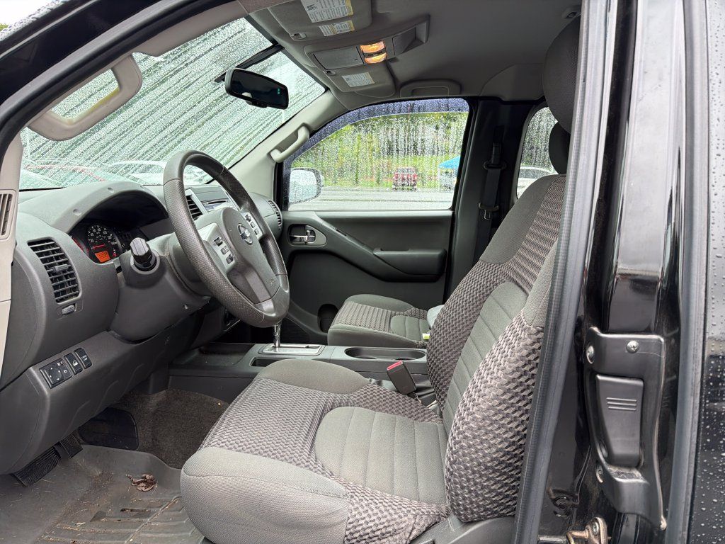 Used 2014 Nissan Frontier SV w/ SV Value Truck Package AWD/4WD image 10