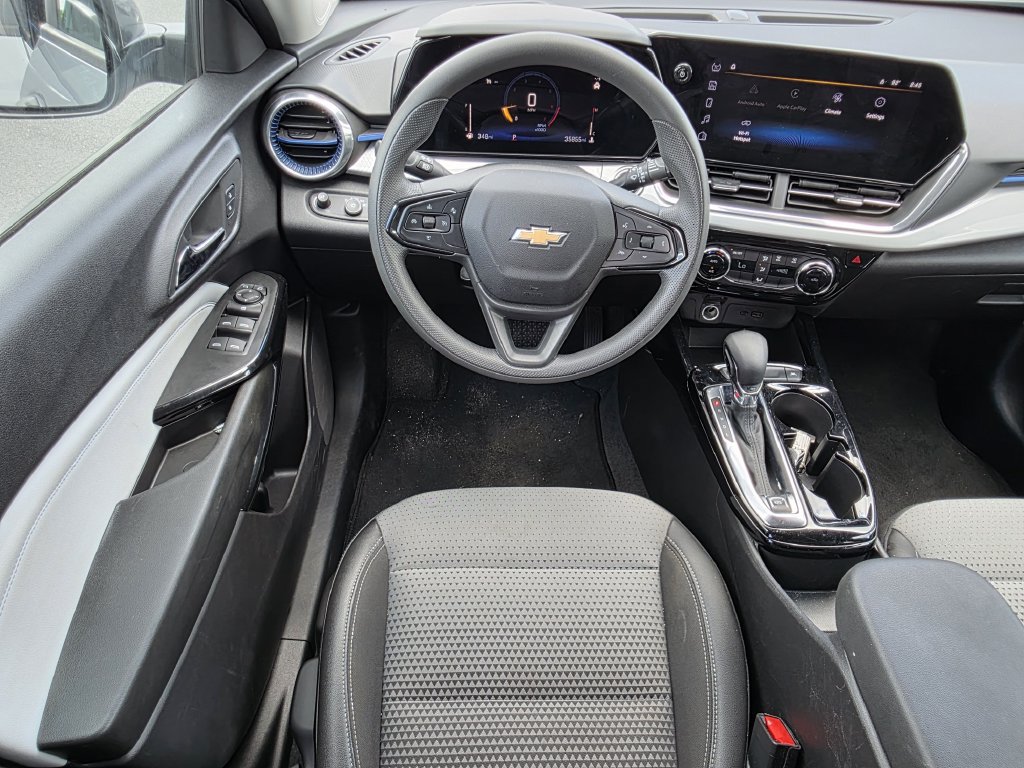 Used 2025 Chevrolet Trax LT FWD image 18