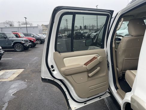 Used 2010 Ford Explorer Eddie Bauer image 26