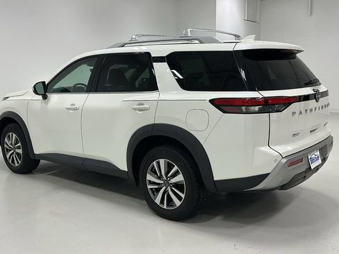 Used 2023 Nissan Pathfinder SL image 3