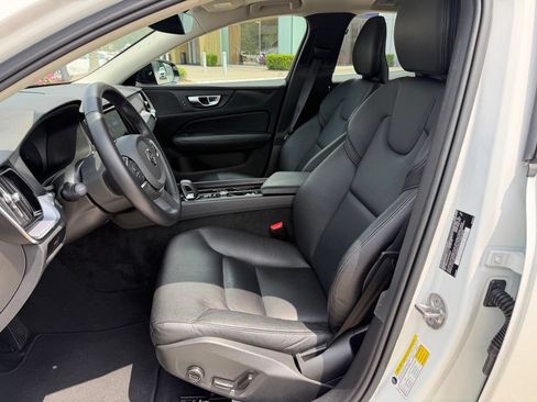 Used 2025 Volvo S60 B5 Core FWD image 10