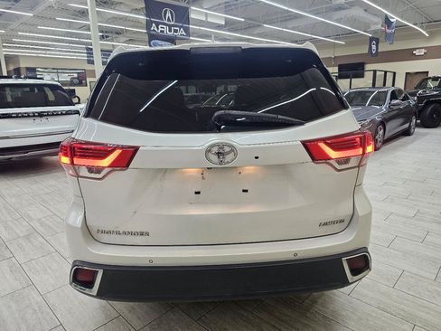 Used 2019 Toyota Highlander Limited Platinum FWD image 7