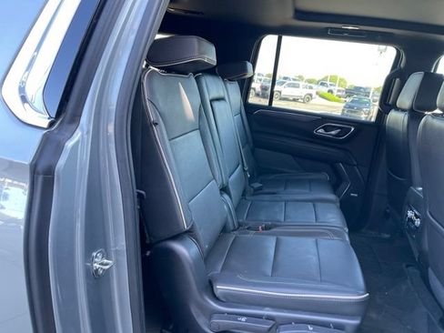 Used 2023 GMC Yukon XL SLT AWD/4WD image 18