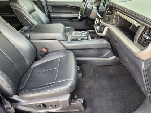 Used 2024 Ford Expedition XLT image 13