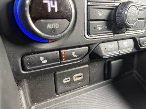 Used 2022 Chevrolet Suburban LT image 38