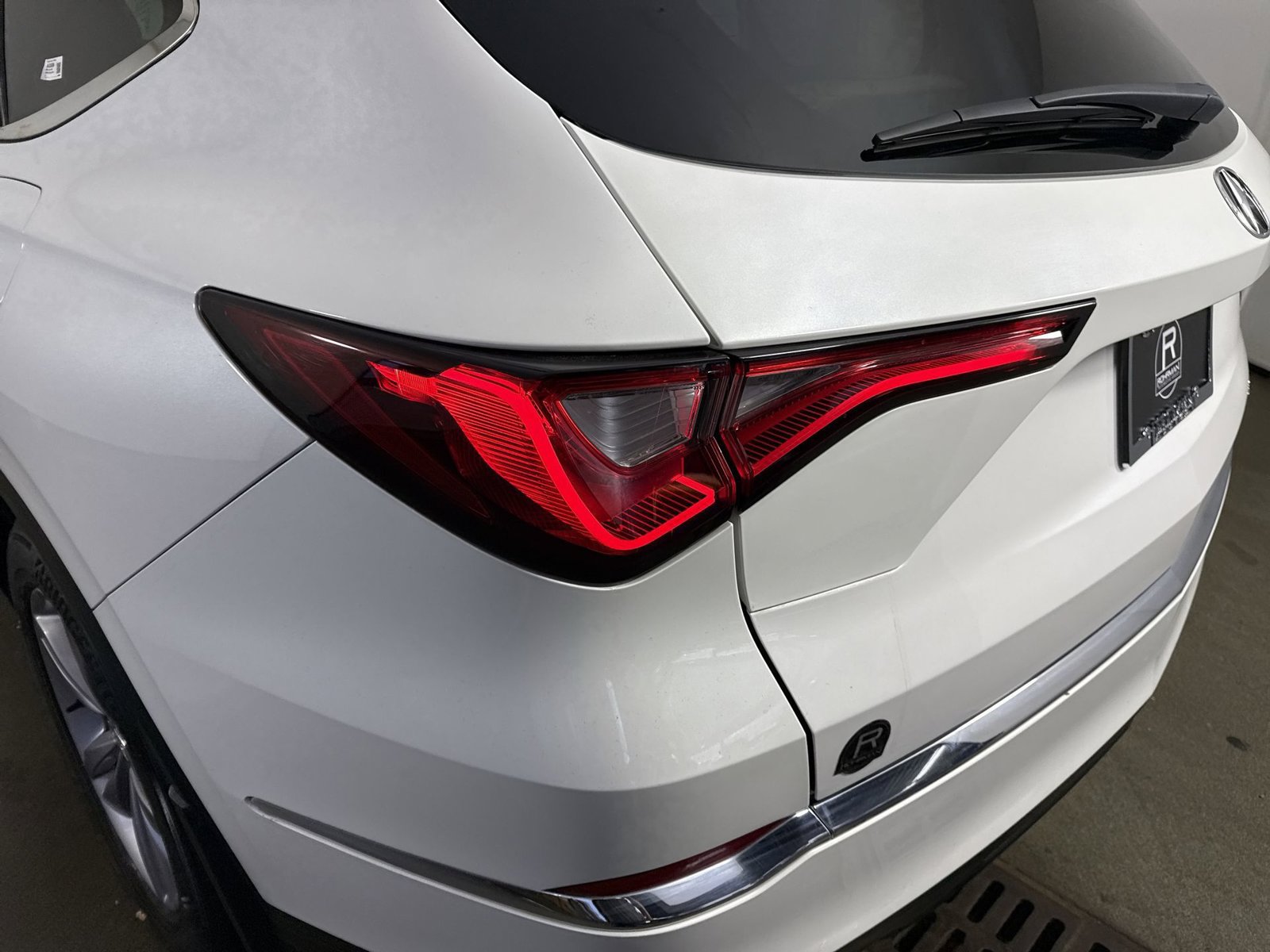 Used 2023 Acura MDX SH-AWD image 33