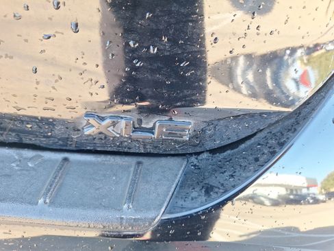 Used 2024 Toyota Highlander LE image 12