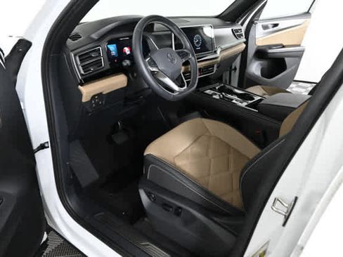 Used 2024 Volkswagen Atlas Cross Sport SE w/ Black Wheel Package AWD/4WD image 18