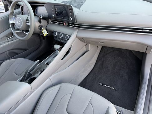 Certified 2025 Hyundai Elantra SE w/ Cargo Package image 23