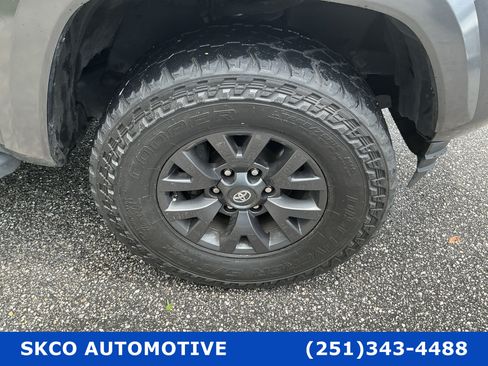Used 2022 Toyota Tacoma SR5 w/ Technology Package RWD image 9