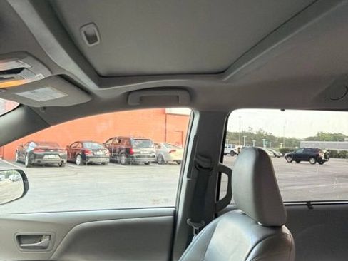 Used 2019 Toyota Sienna XLE w/ XLE Navigation Package FWD image 16