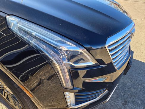 Used 2017 Cadillac XT5 Platinum image 16