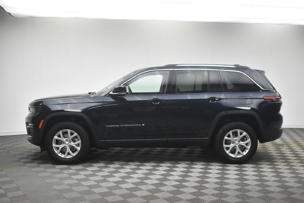 Used 2023 Jeep Grand Cherokee Limited w/ Trailer Tow Prep Group (B) AWD/4WD image 9