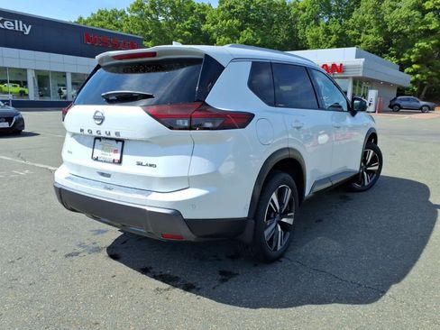 Certified 2025 Nissan Rogue SL w/ SL Premium Package AWD/4WD image 5