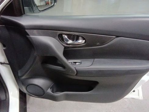 Used 2017 Nissan Rogue S AWD/4WD image 19