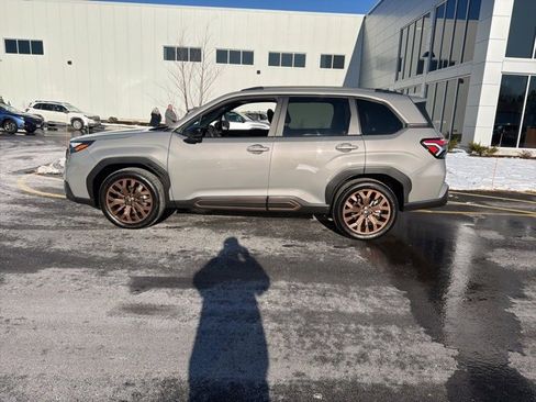 Used 2025 Subaru Forester Sport image 8