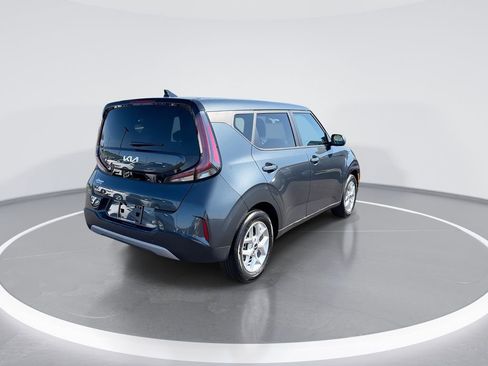 Used 2025 Kia Soul LX w/ LX Technology Package FWD image 8