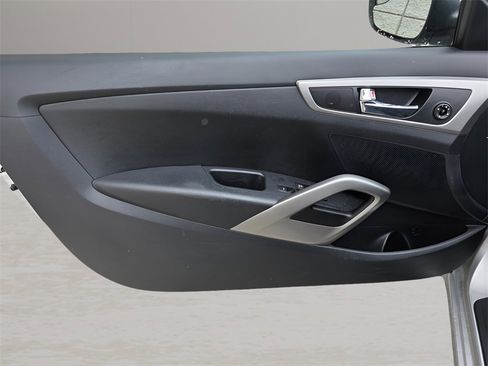 Used 2016 Hyundai Veloster image 15