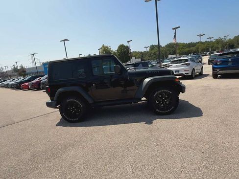 Used 2022 Jeep Wrangler Sport AWD/4WD image 9
