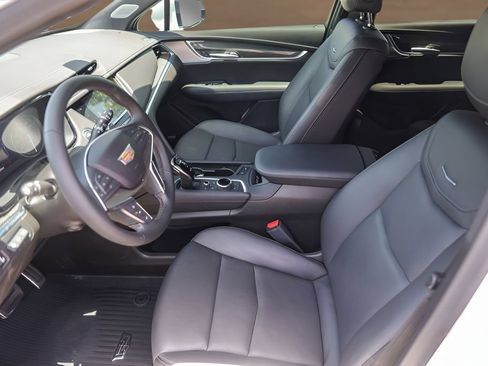 Used 2026 Cadillac XT5 Sportv w/ LPO, Onyx Lite Package AWD/4WD image 9