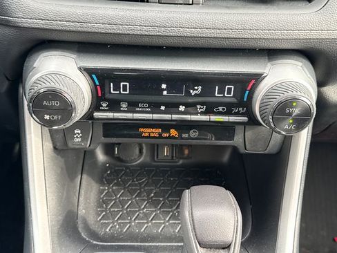 Used 2021 Toyota RAV4 XLE w/ Convenience Package image 31