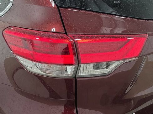 Used 2019 Toyota Highlander LE AWD/4WD image 31