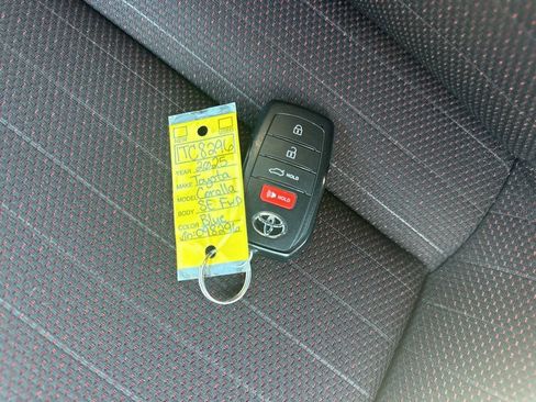 Used 2025 Toyota Corolla SE image 31