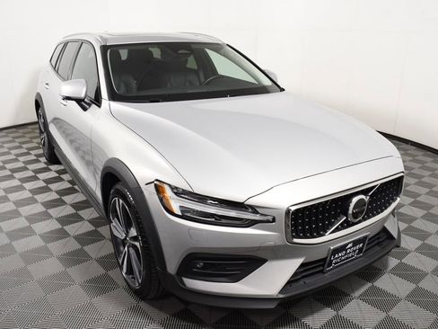 Used 2025 Volvo V60 B5 Cross Country Plus AWD/4WD image 9