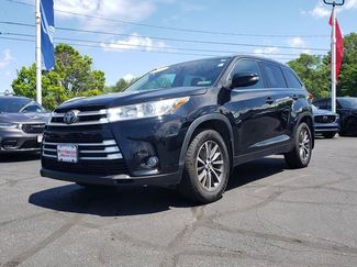 Used 2019 Toyota Highlander XLE AWD/4WD video 3