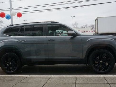 Certified 2023 Volkswagen Atlas SE w/ Panoramic Sunroof Package image 11