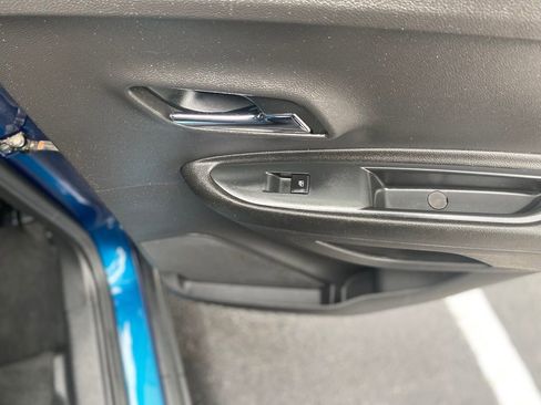 Used 2020 Chevrolet Trax LT w/ LT Convenience Package FWD image 14