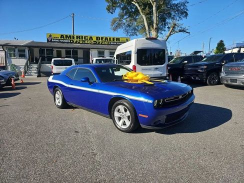 Used 2019 Dodge Challenger SXT RWD image 6