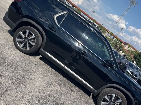 Used 2025 Honda Pilot Touring image 4