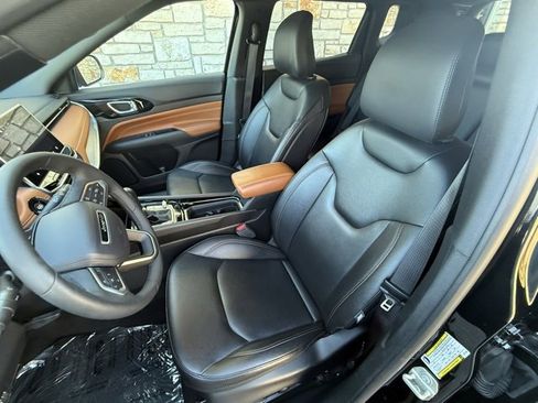 Used 2024 Jeep Compass Limited image 37