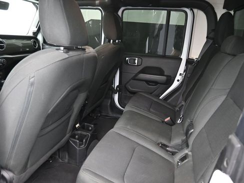 Used 2023 Jeep Gladiator Overland image 18