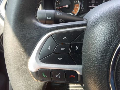 Used 2020 Jeep Renegade Latitude FWD image 23