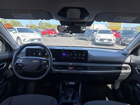 Used 2025 Kia K4 LXS FWD image 33