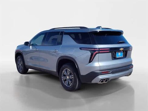 Used 2025 Chevrolet Traverse LT w/ Driver Confidence Package image 3