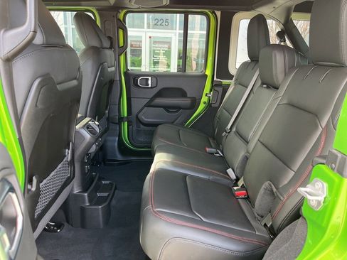 Used 2025 Jeep Wrangler Unlimited Rubicon image 13