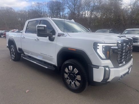 Used 2024 GMC Sierra 3500 Denali w/ Denali Reserve Package image 8