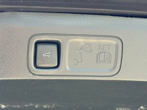 Used 2024 Ford Expedition Limited AWD/4WD image 14