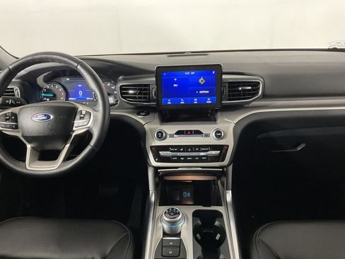 Used 2022 Ford Explorer XLT w/ Equipment Group 202A image 16