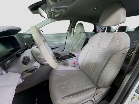 Used 2025 Hyundai Elantra Sport FWD image 13
