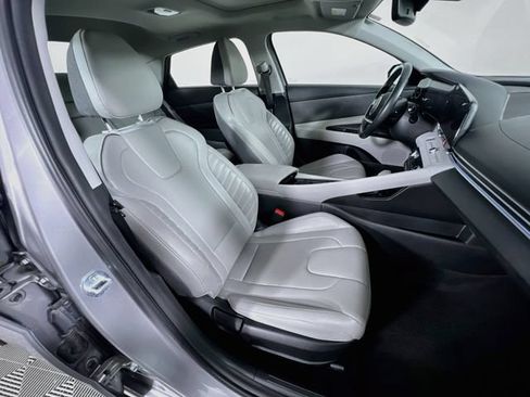 Used 2024 Hyundai Elantra Limited FWD image 31