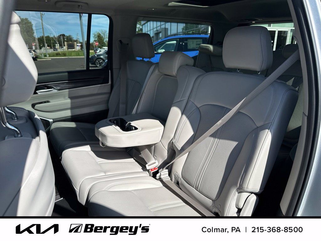 Used 2024 Jeep Wagoneer 4WD w/ Premium Group I image 14